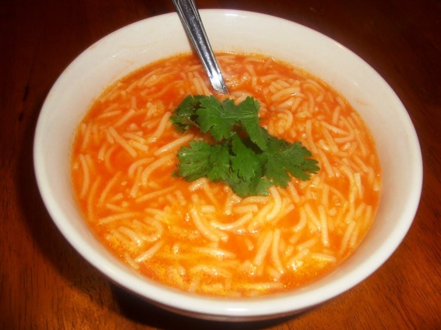 شوربة العدس - طريقة عمل شوربة العدس الأصفر بالشعيرية