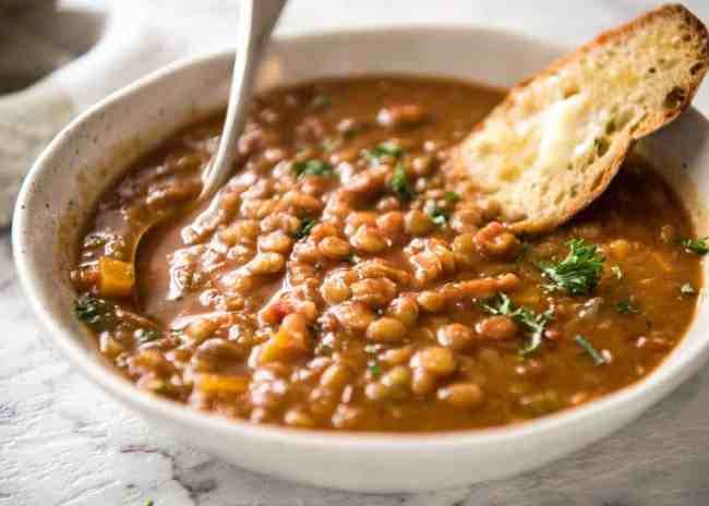 شوربة العدس - طريقة عمل شوربة العدس البني