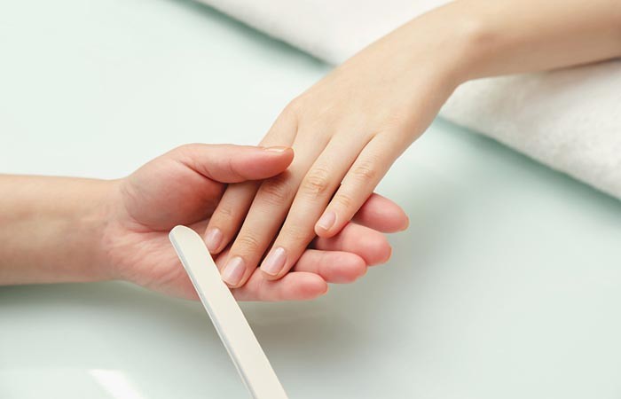 كيف أزيل المناكير من الأظافر بدون مزيل أدوات العناية بالأظافر مبرد أظافر